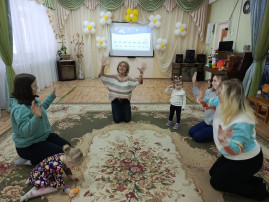 Мастер – класс для родителей «С малышами играем – чувство ритма развиваем!» Мастер – класс для родителей «С малышами играем – чувство ритма развиваем!» .