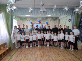 Спортивный праздник «Будем в армии служить! Будем Родину хранить!» Спортивный праздник «Будем в армии служить! Будем Родину хранить!».